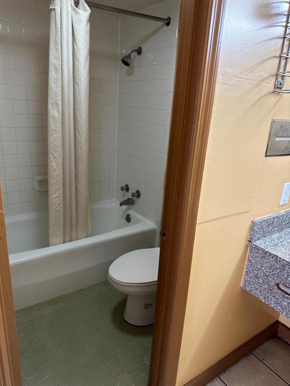 College Inn Spartanburg Eksteriør billede